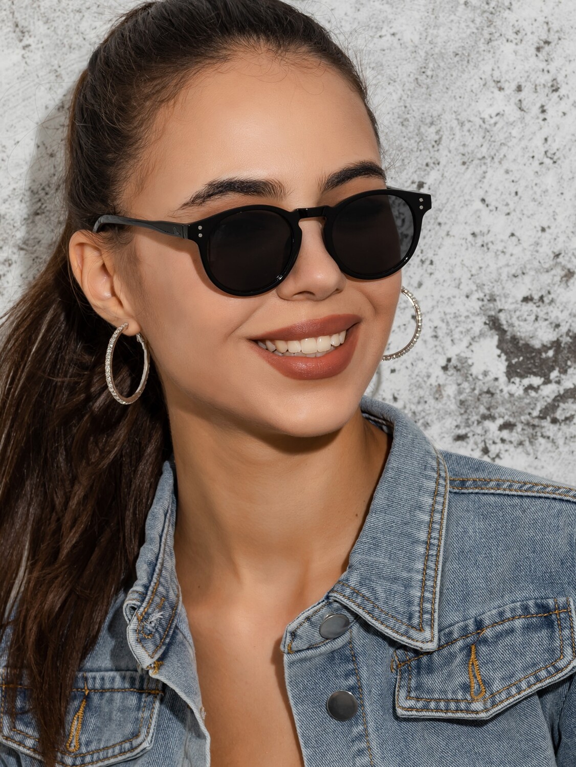 

Очки Rivet Decor в круглой оправе в стиле 2000-х годов, черный