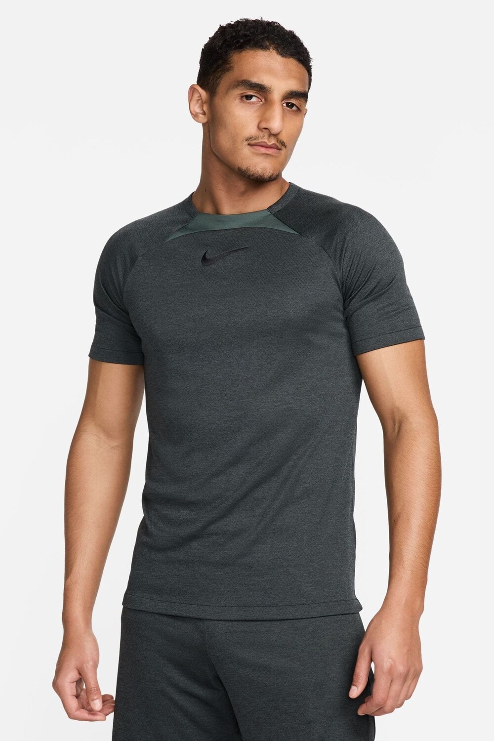 

Тренировочная футболка Dri Fit Academy Nike, зеленый