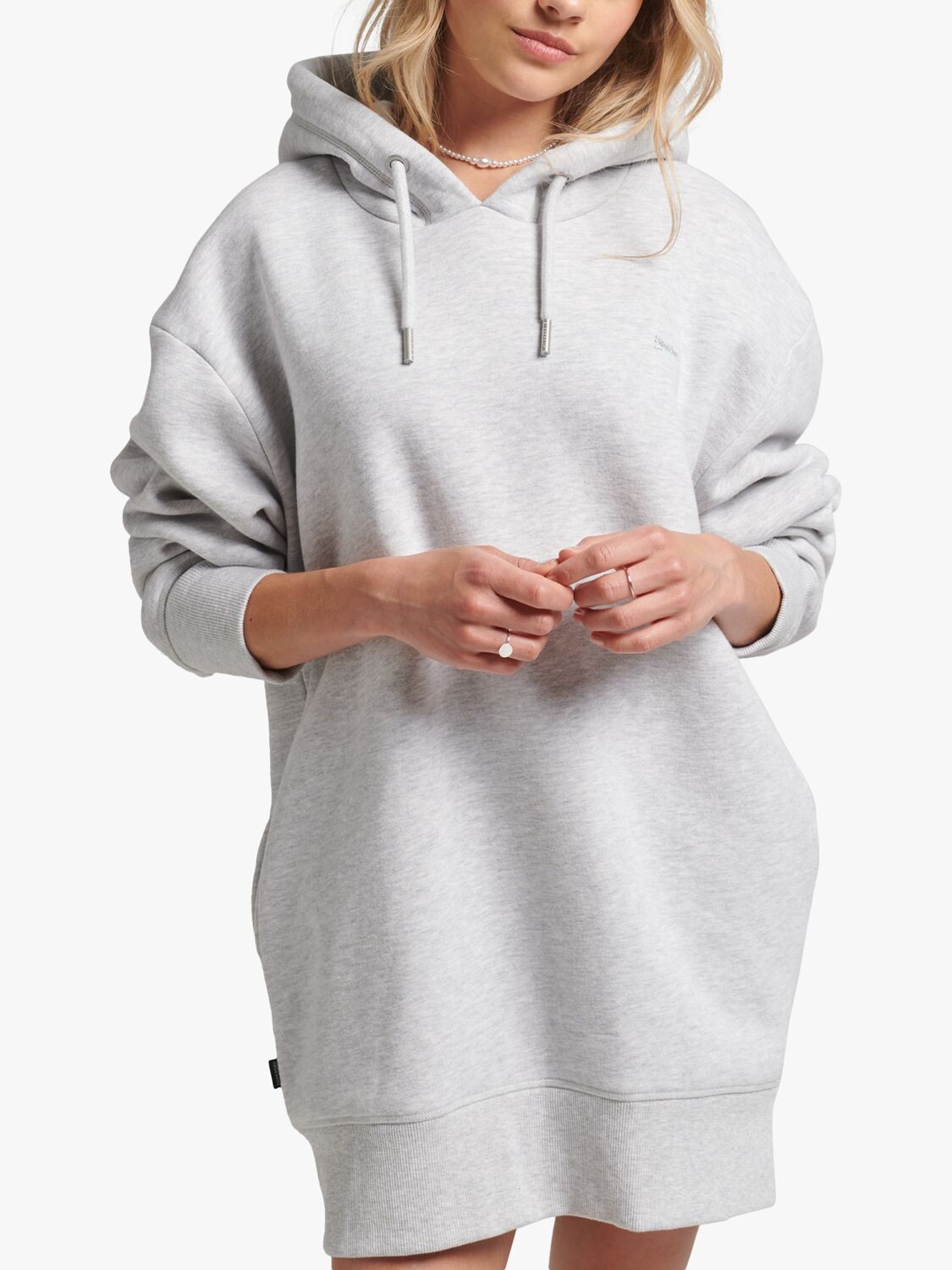 

Мини-платье с капюшоном и вышитым логотипом Superdry, ледниково-серый меланжевый