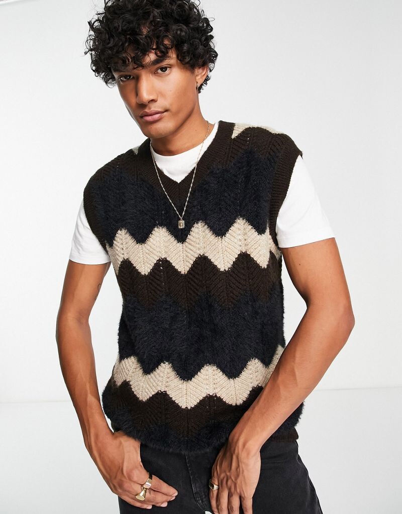 

Черная фактурная трикотажная майка с зигзагообразными деталями ASOS DESIGN