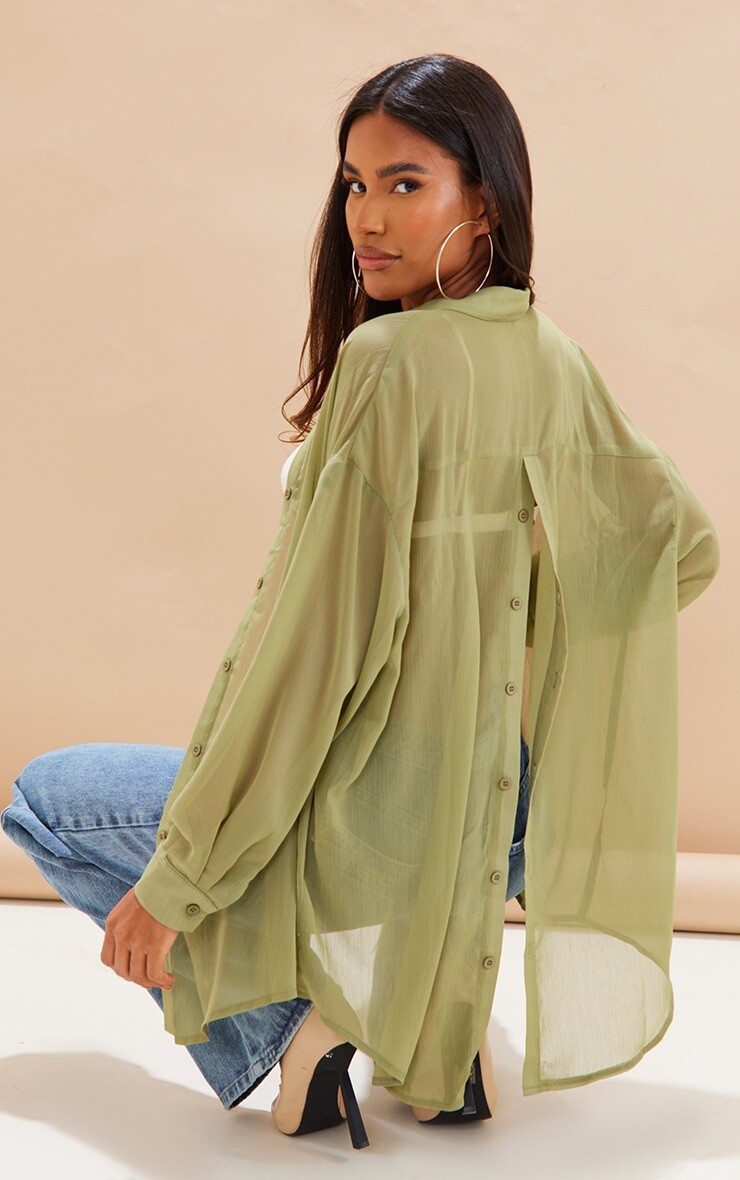 

PrettyLittleThing Оливковая фактурная рубашка на пуговицах сзади