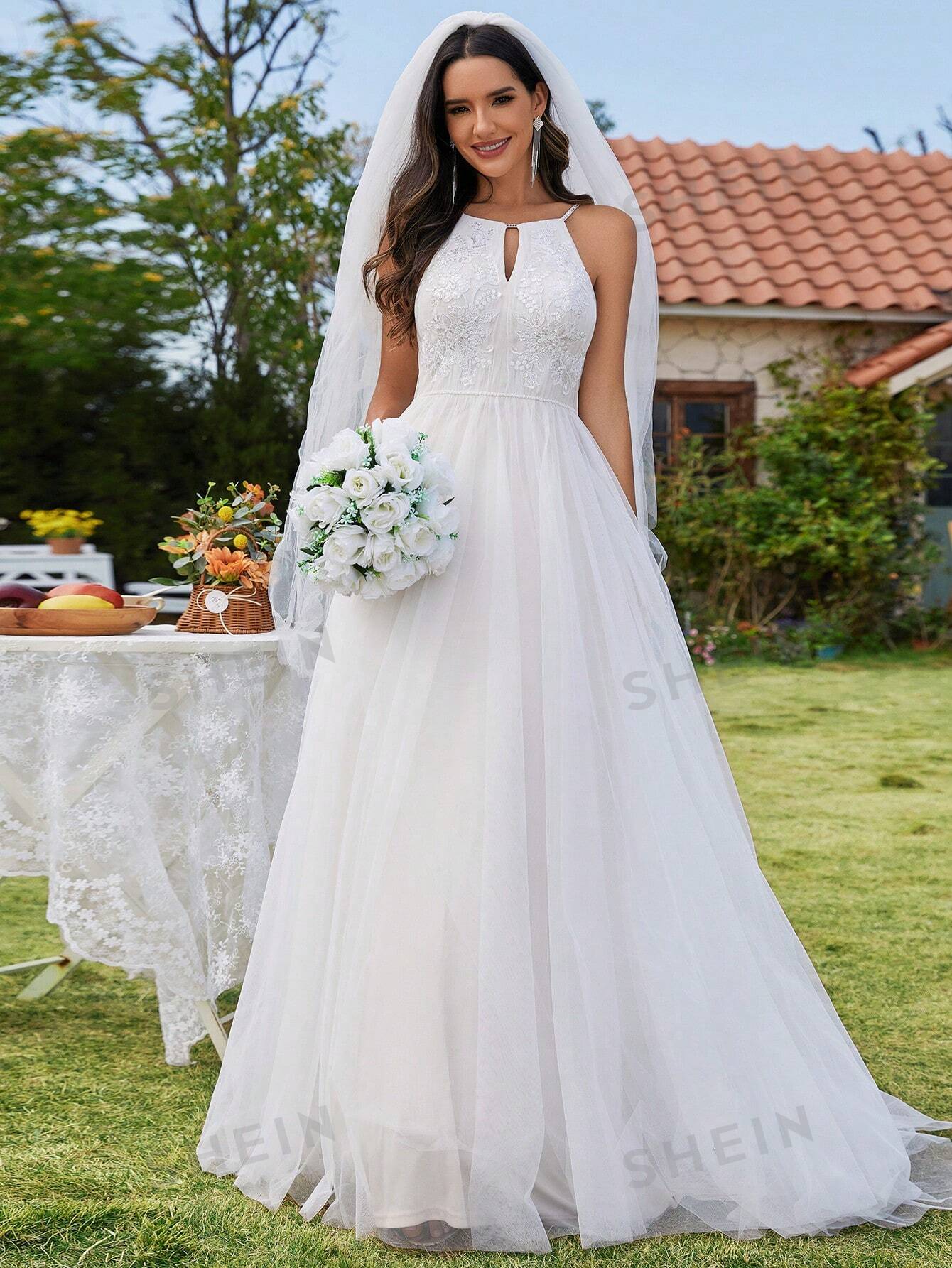 цена Свадебное платье EVER-PRETTY с открытыми плечами и сетчатой ​​аппликацией, белый