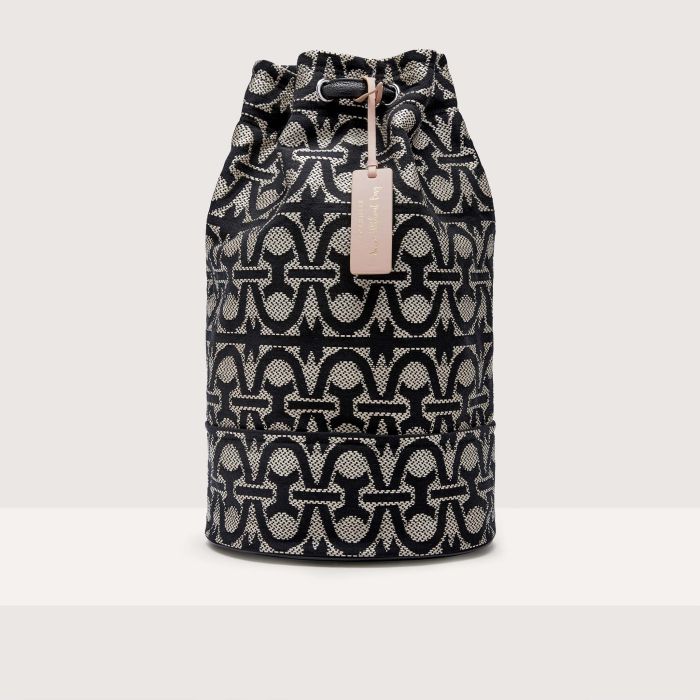 Летний рюкзак из жаккардовой ткани с монограммой Coccinelle NEVER WITHOUT BAG SUMMER MONOGRAM LARGE, нуар