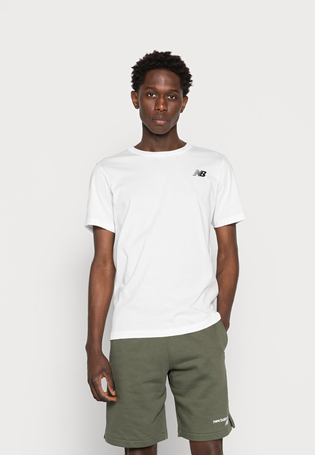 

Футболка с принтом New Balance, белый
