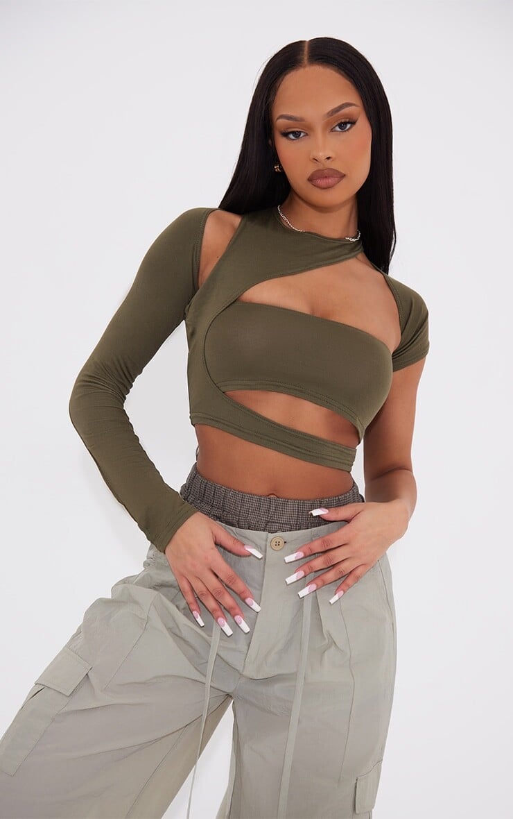

PrettyLittleThing Укороченный топ цвета хаки с асимметричным вырезом