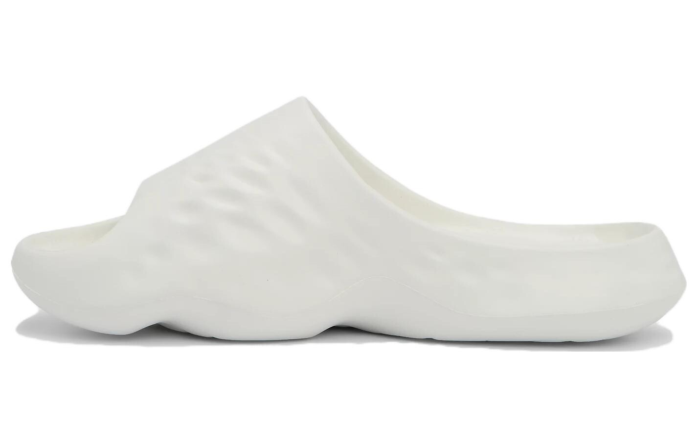 

Спортивные тапочки унисекс New Balance NB Fresh Foam