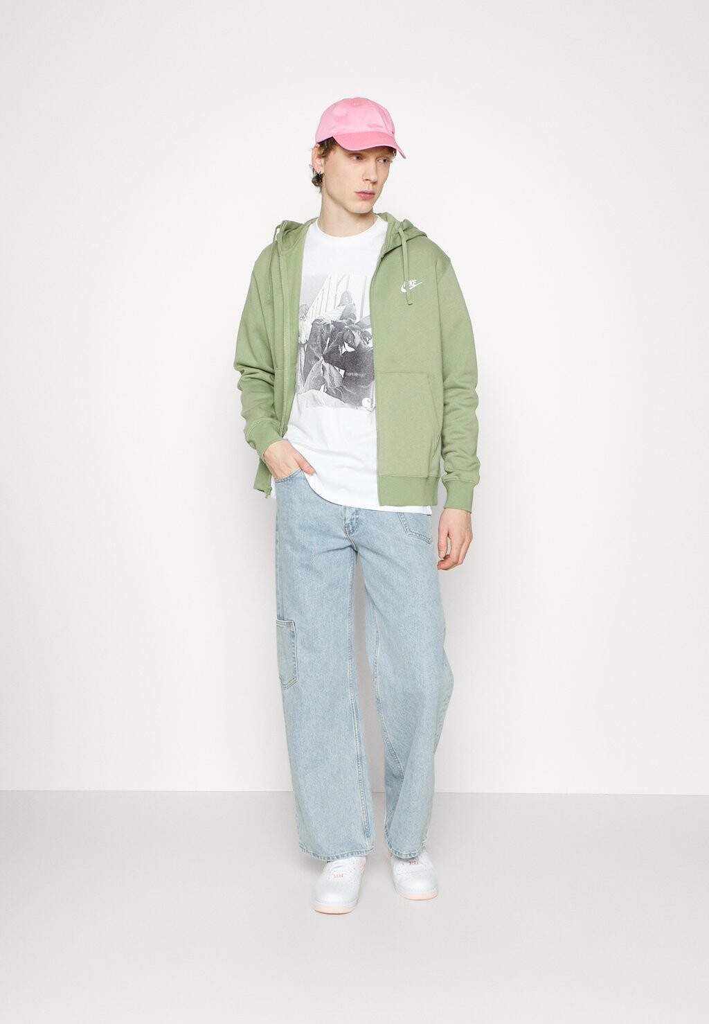 

Толстовка на молнии Nike Club Hoodie, зеленый / белый
