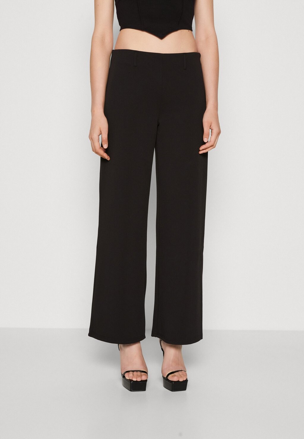 

Брюки Gina Tricot, черный