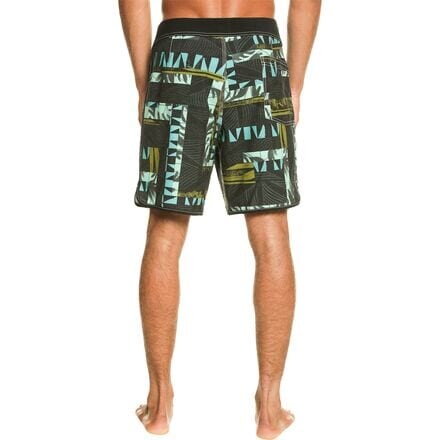 

Шорты из парусины с гребешком, 18 дюймов мужские Quiksilver, черный