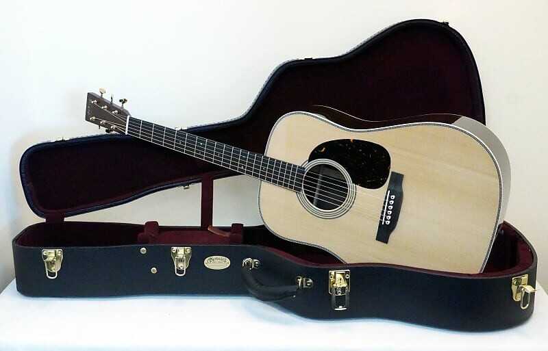 

Акустическая гитара Martin D-28 Modern Deluxe Dreadnought Guitar with Case