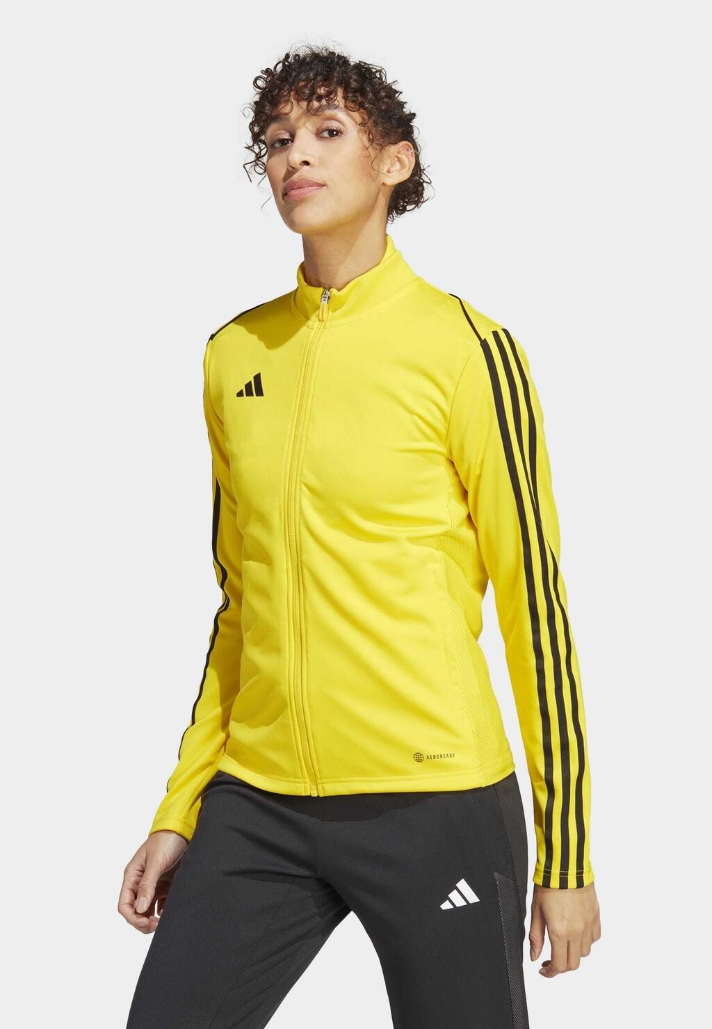 

Спортивная куртка Adidas