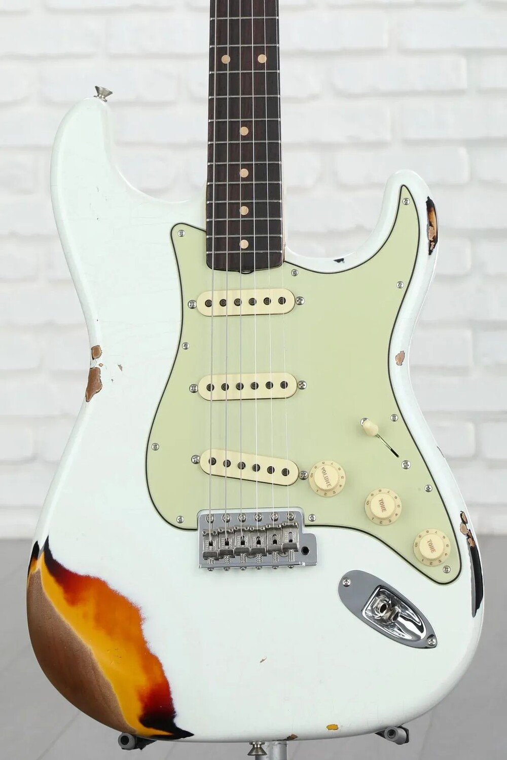 

Fender Custom Shop Custom '60s Heavy Relic Stratocaster - олимпийский белый поверх Sunburst