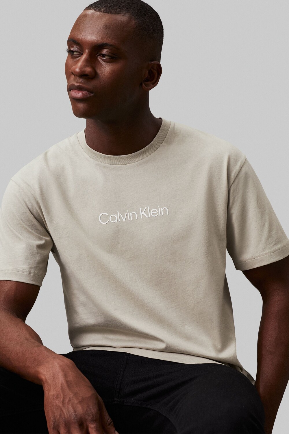 

Футболка с логотипом Hero, обычная, облегающая Calvin Klein, коричневый