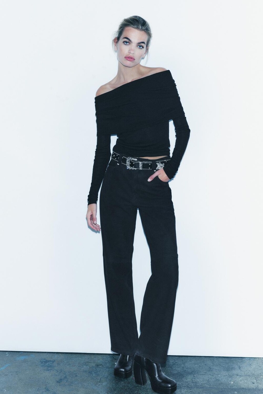 

Трикотажный топ с открытыми плечами ZARA, черный