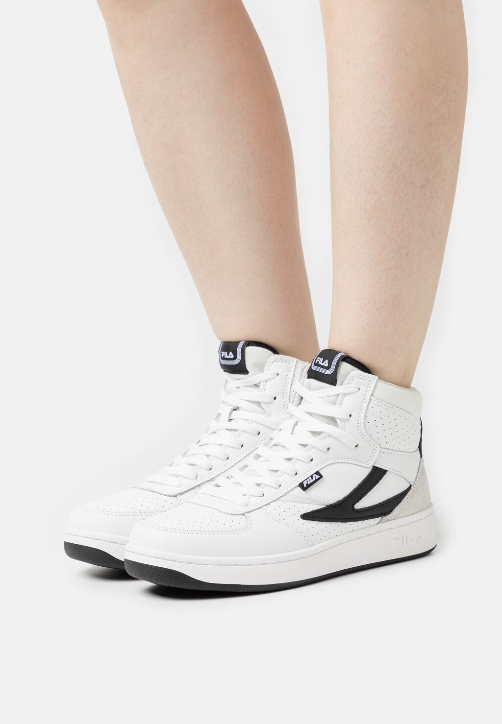 

Высокие кроссовки Fila