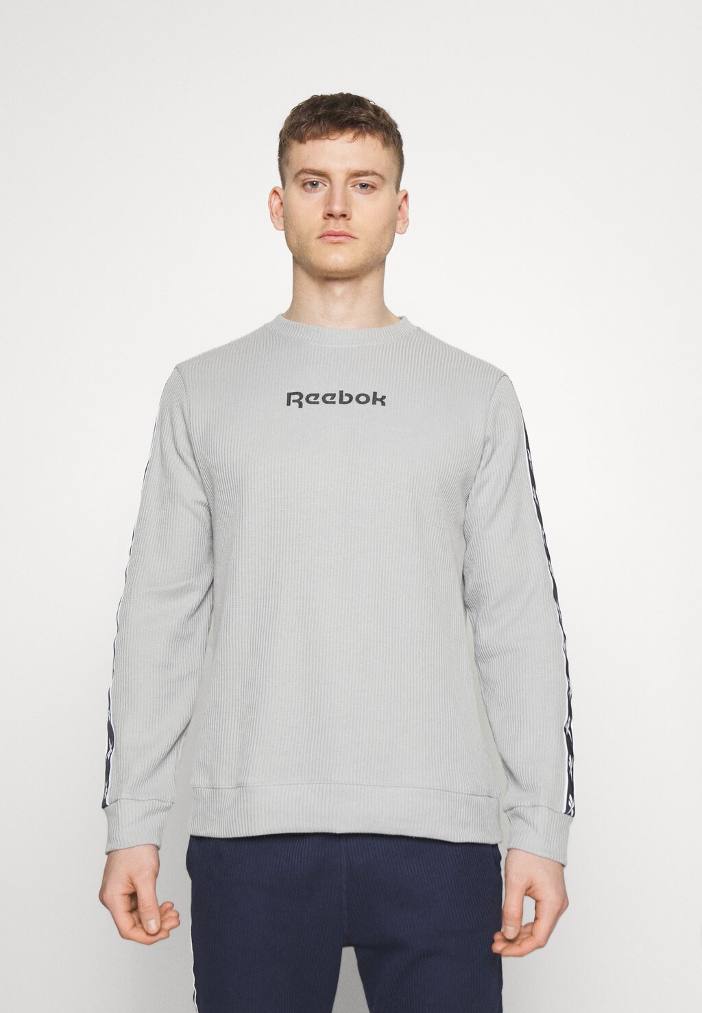

Толстовка Reebok