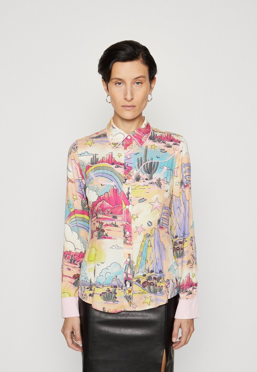 

Рубашка Wrangler ФУТБОЛКА BARBIE X WRANGLER WESTERN, цвет positive pink