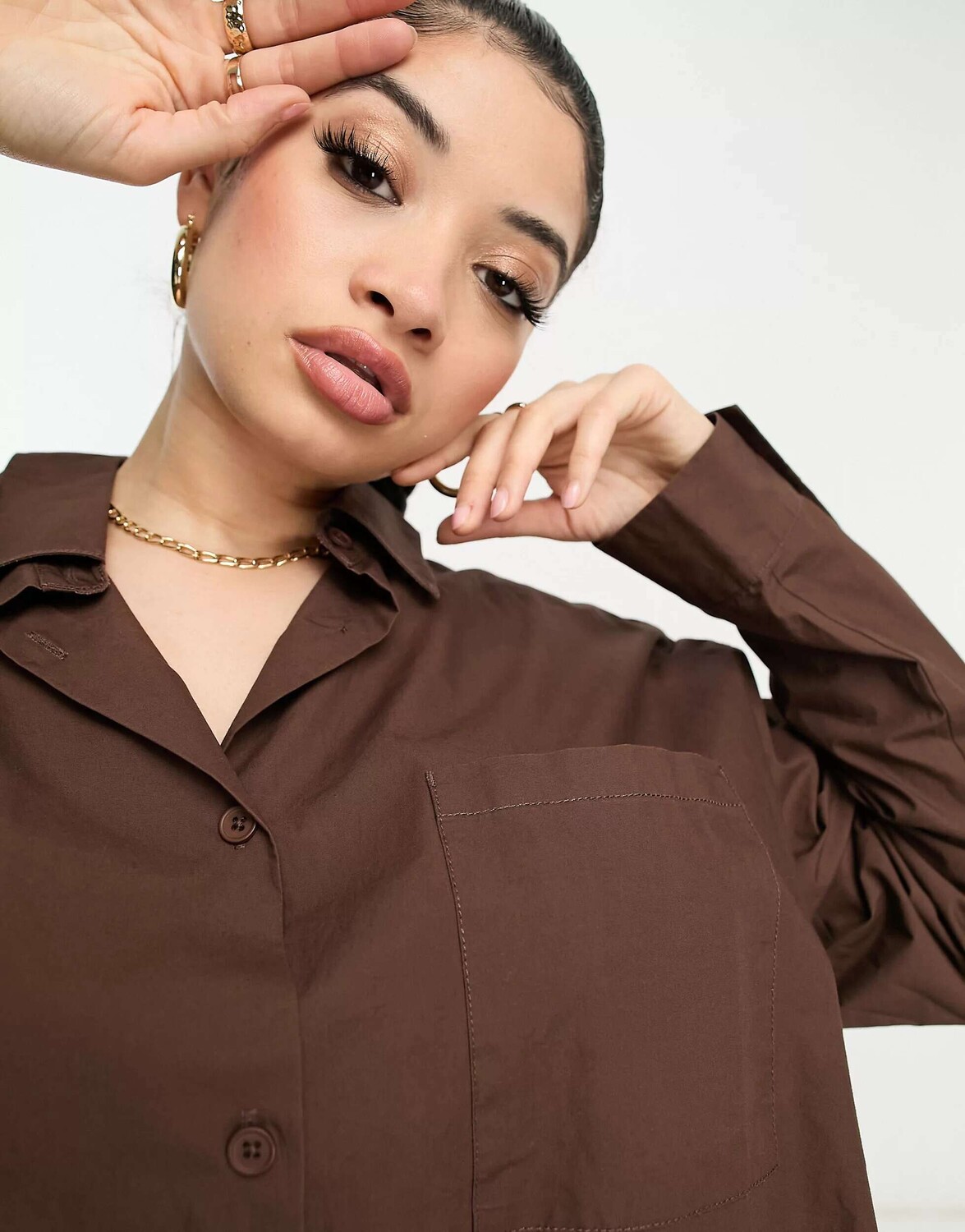 

Оверсайз-рубашка ASOS Curve с глубоким краем шоколадного цвета