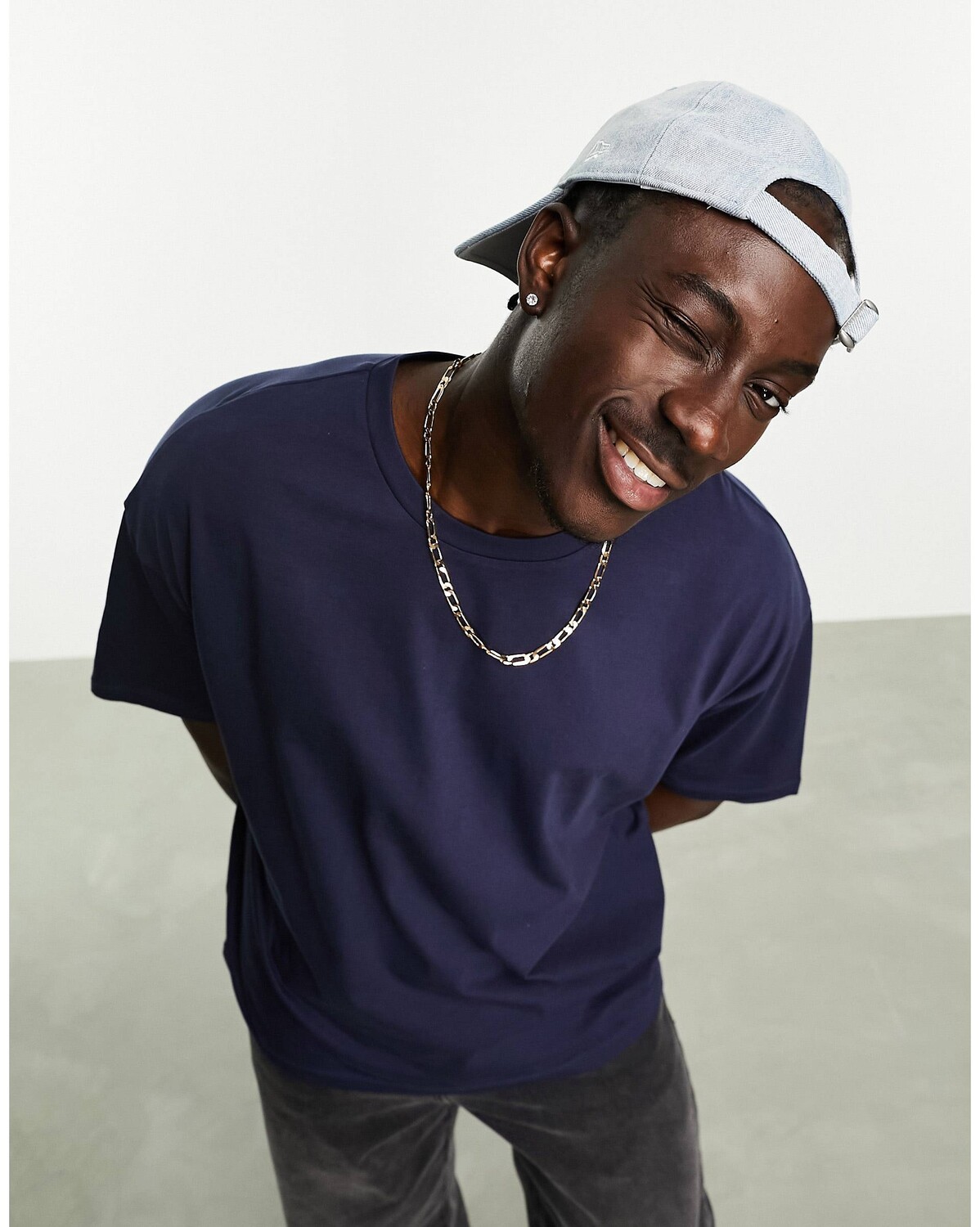 

Темно-синяя оверсайз-футболка с круглым вырезом ASOS DESIGN, Синий