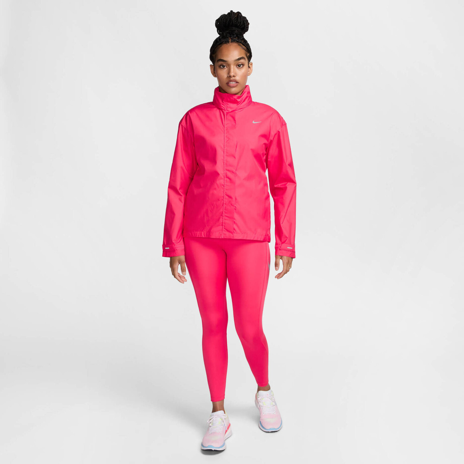 

Беговая куртка почти сногсшибательная Nike, розовый