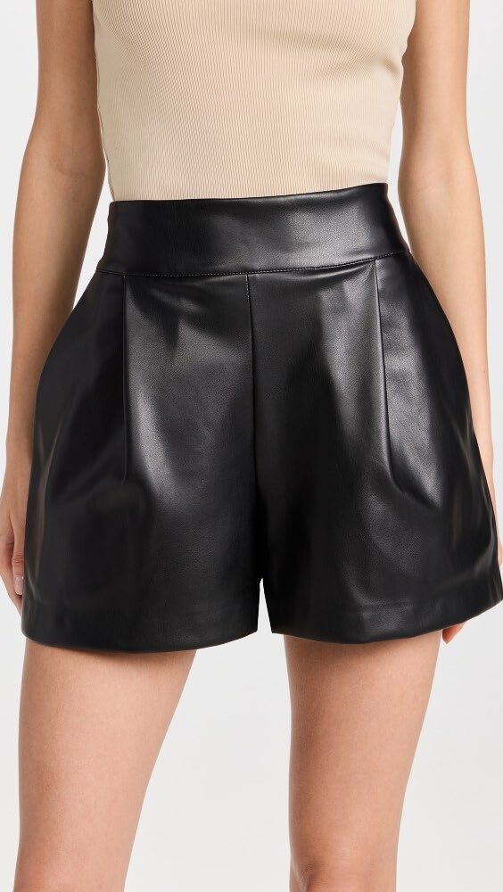 

Шорты Susana Monaco Faux Leather Pleated, черный