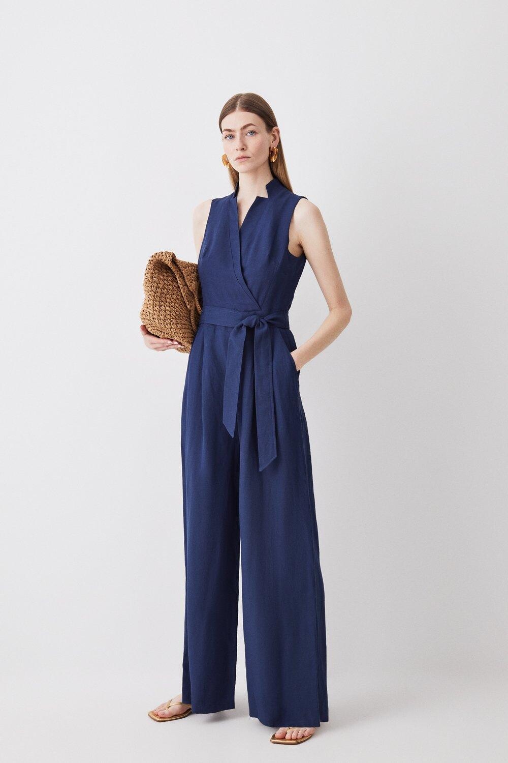 

Льняной комбинезон с вырезом и поясом Karen Millen, темно-синий