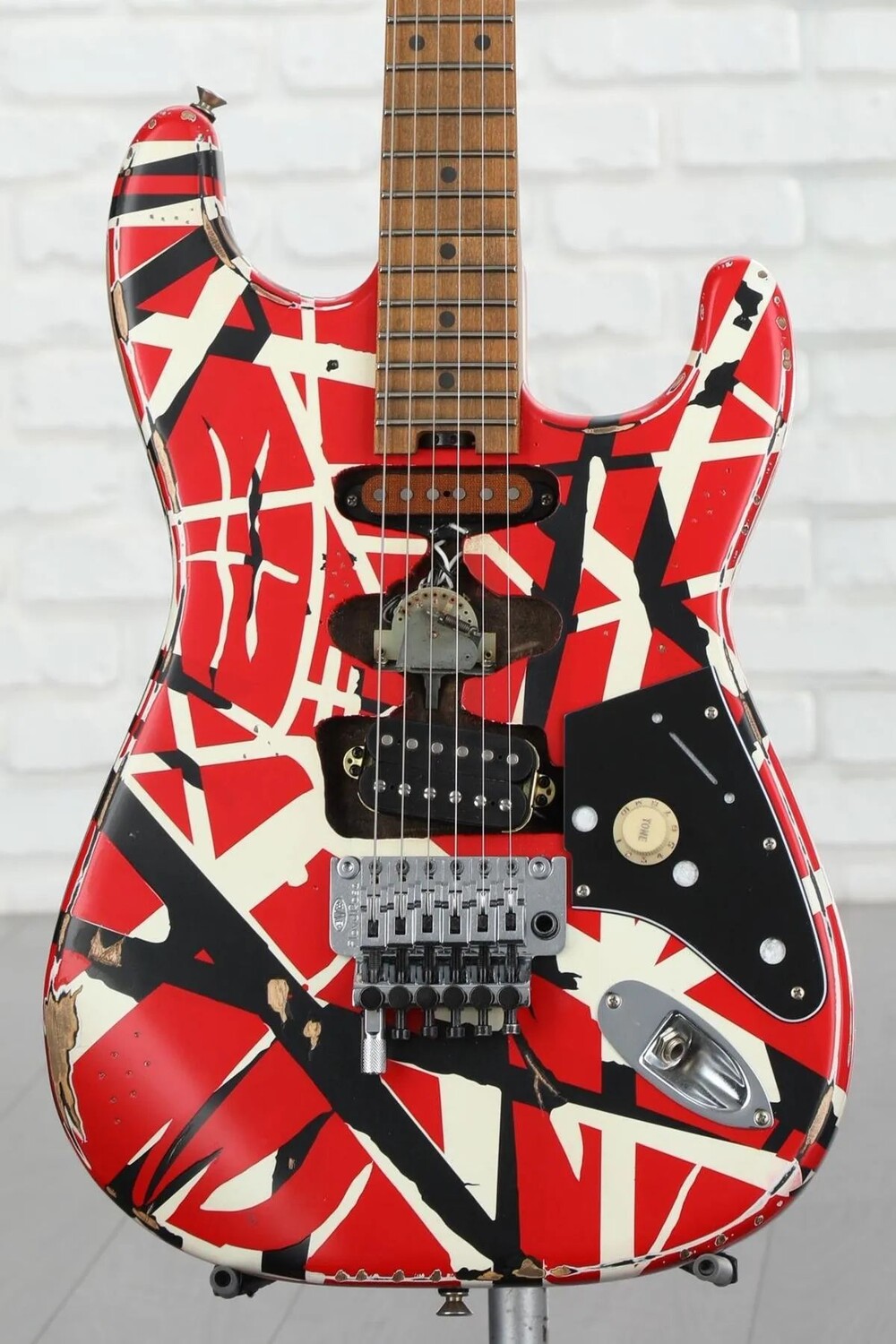 

EVH Striped Series Реликвия Франкенштейна — красный/черный/белый