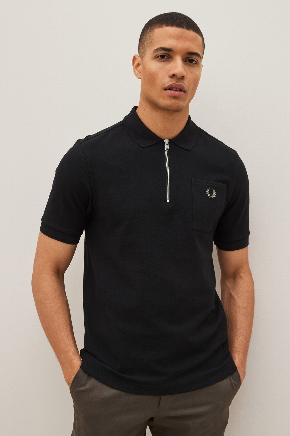 

Текстурная рубашка-поло с воротником на пуговицах Fred Perry, черный