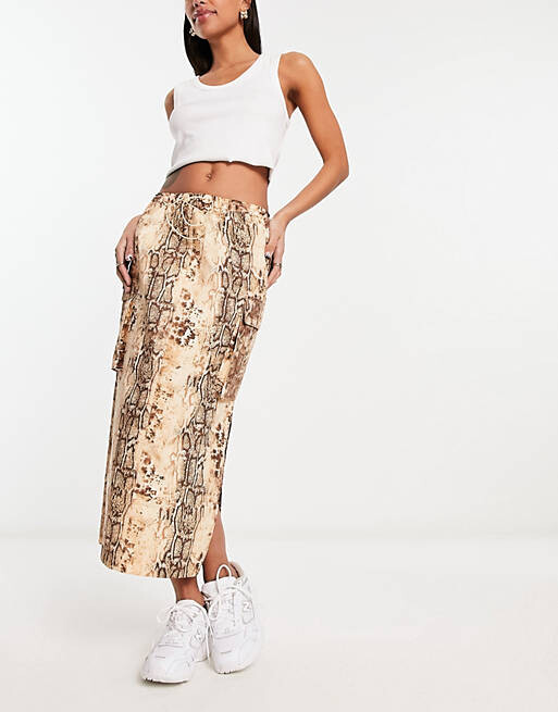 

Бежевая юбка миди карго со змеиным принтом ASOS DESIGN