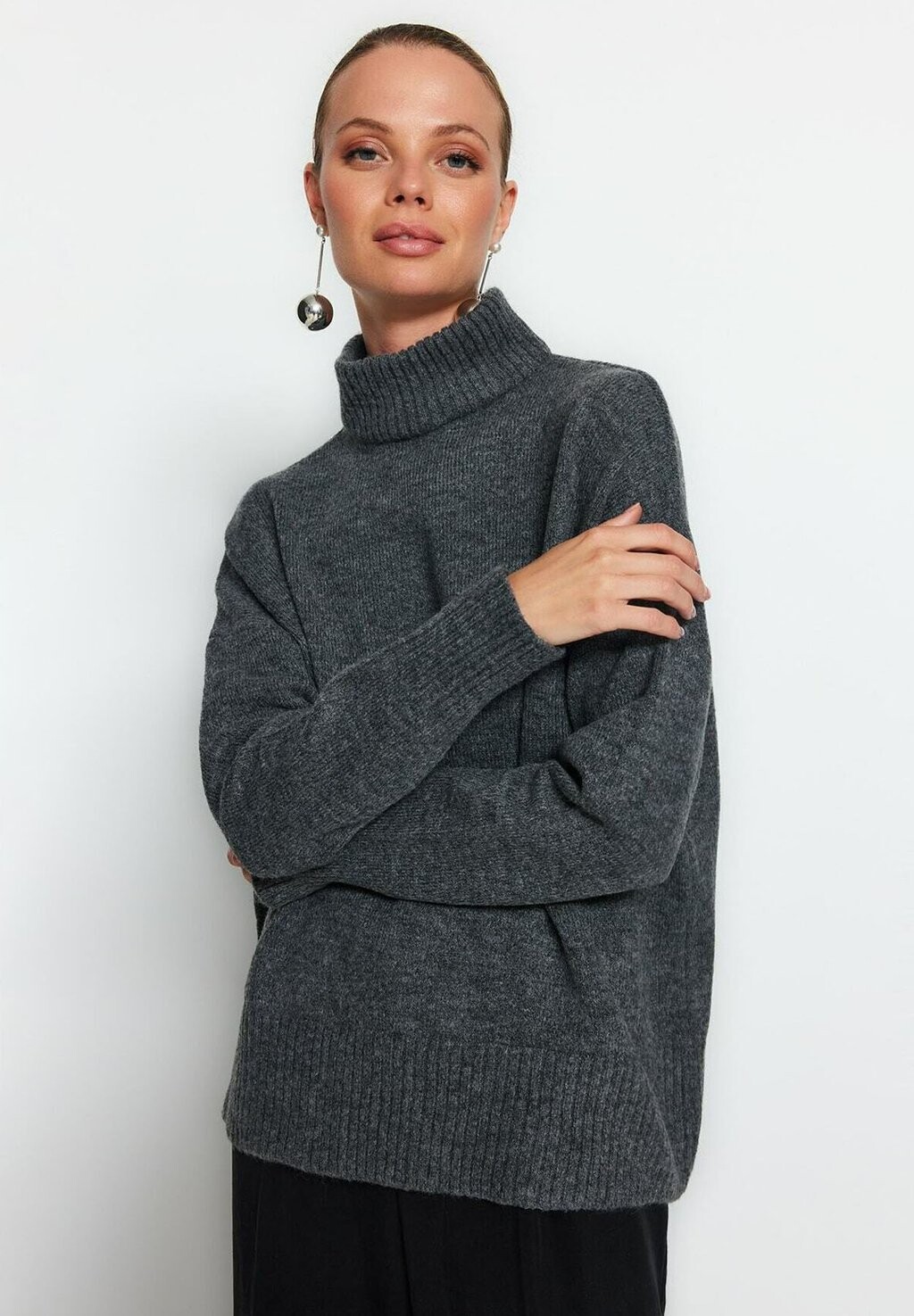 

Вязаный свитер Trendyol, цвет anthracite