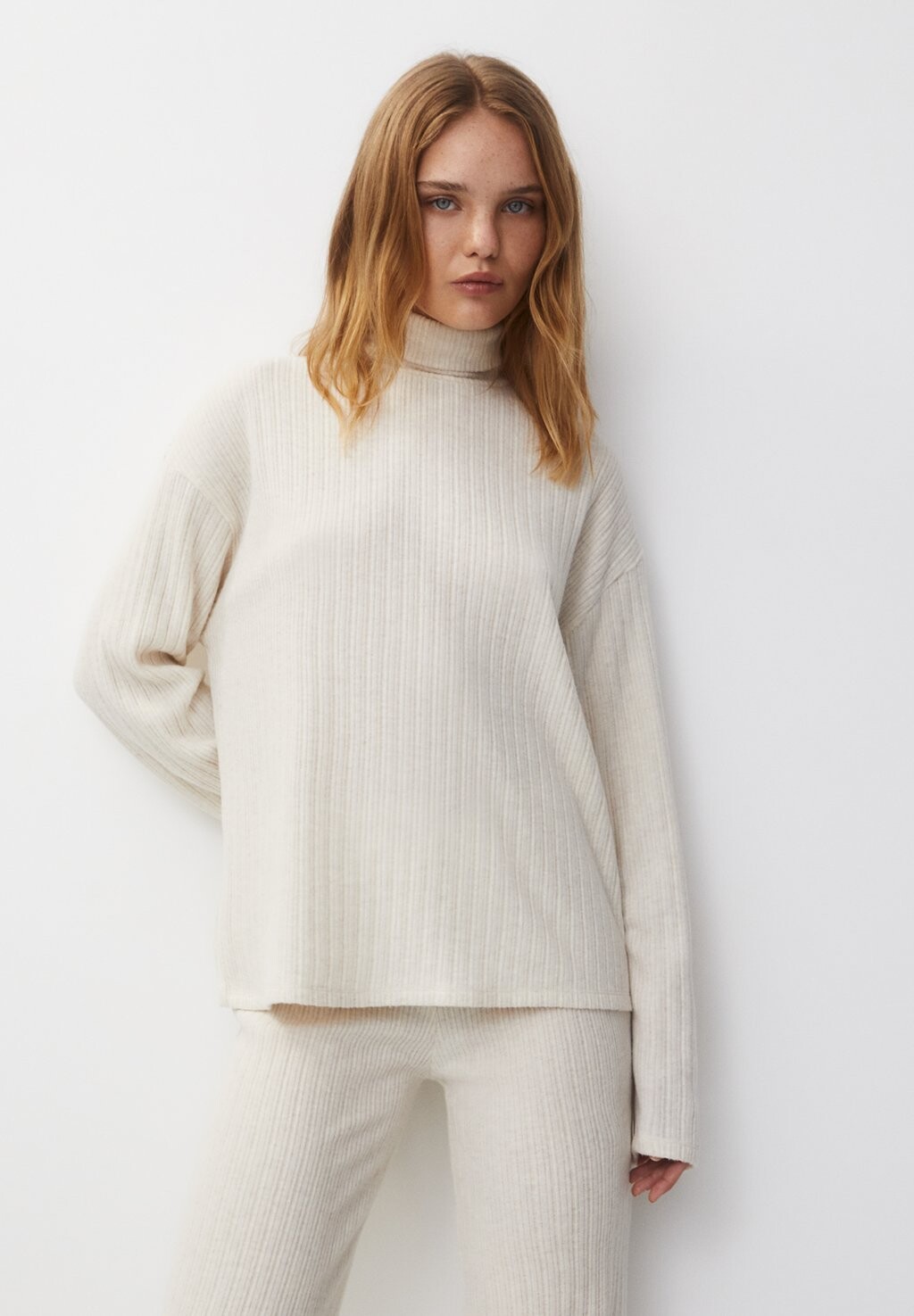 

Свитер Водолазка PULL&BEAR, бежевый