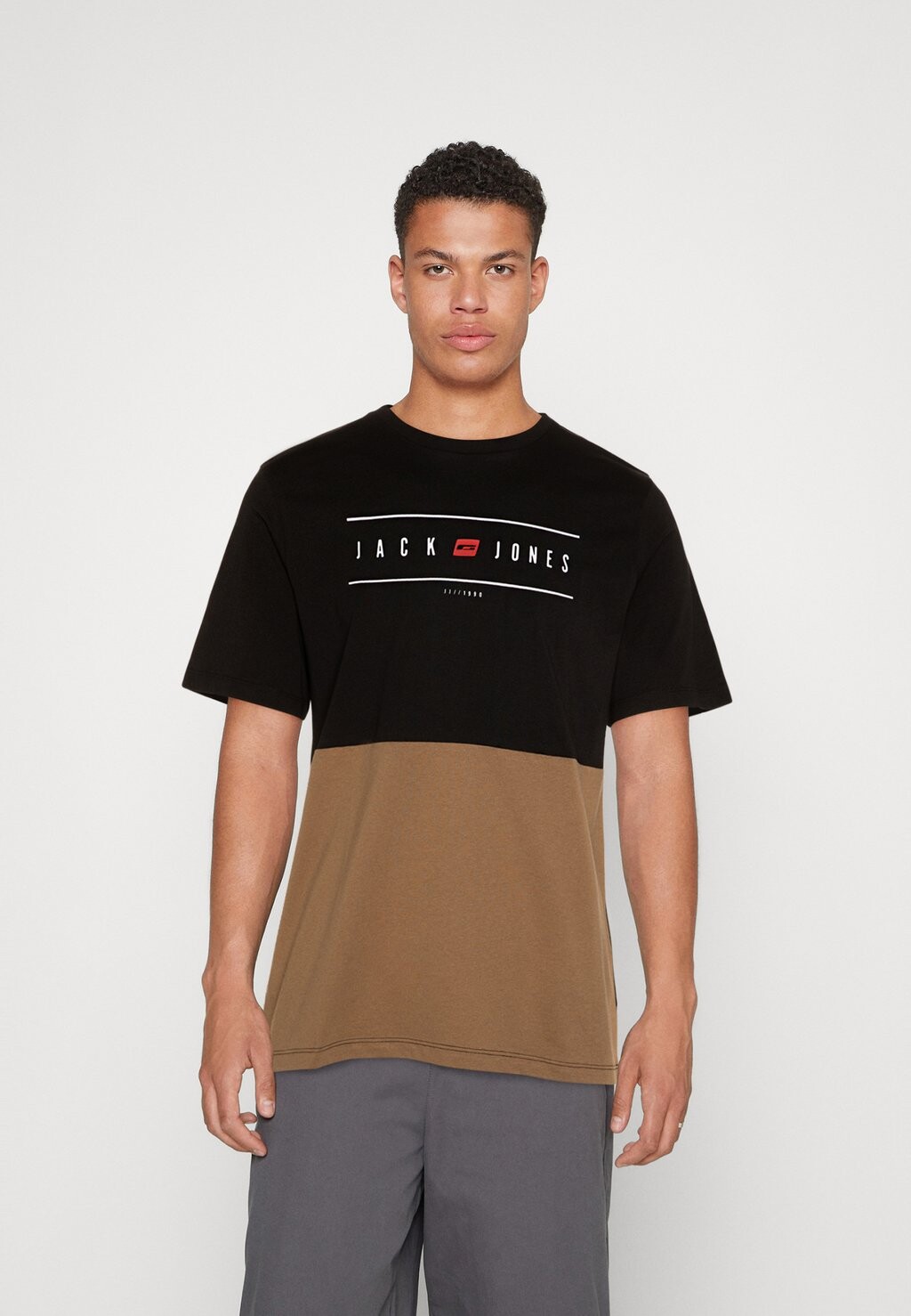 

Футболка с принтом Jack & Jones, черный