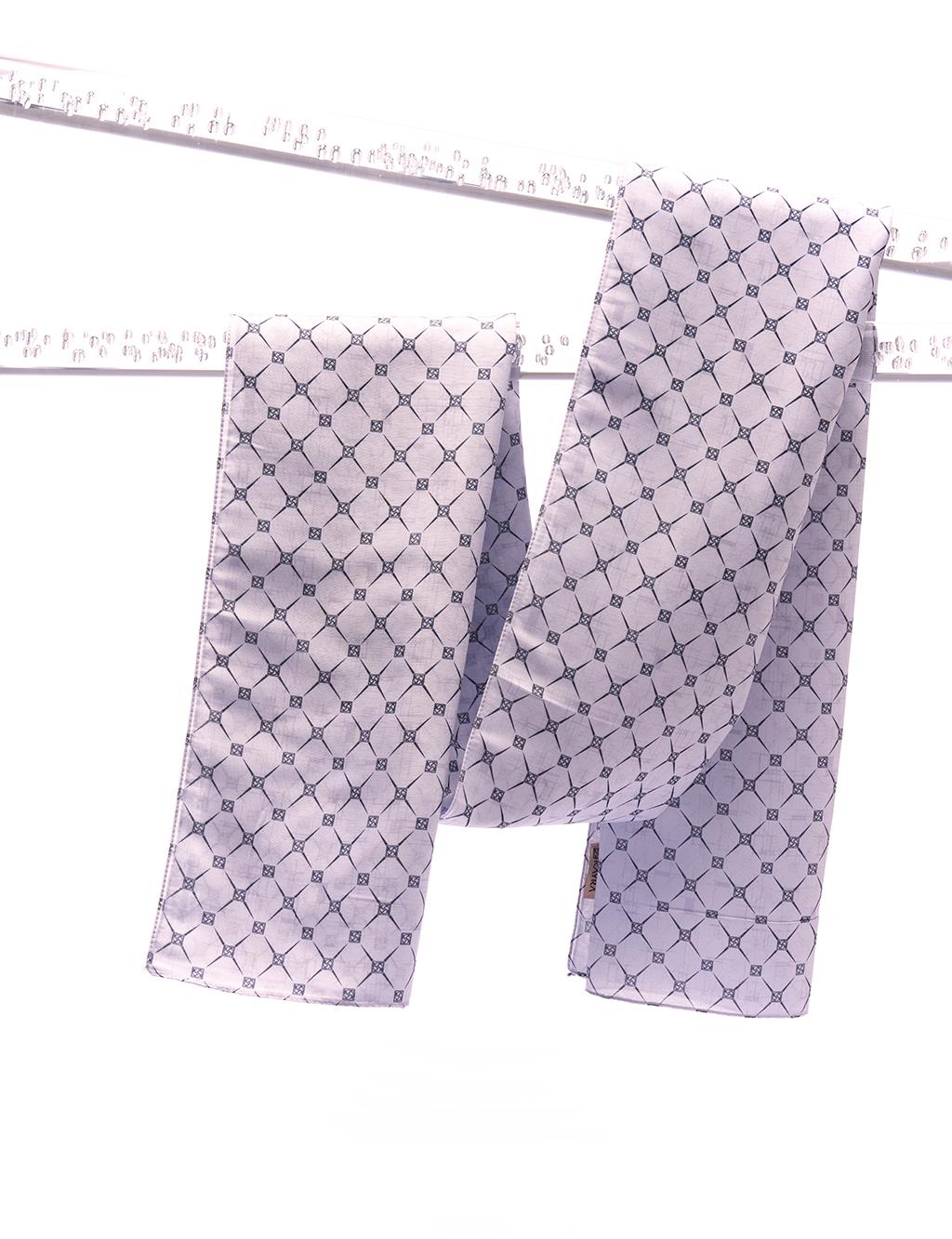 Шаль с узором монограммы Серая Kayra плиссированный шарф с абстрактным узором монограммы серый kayra
