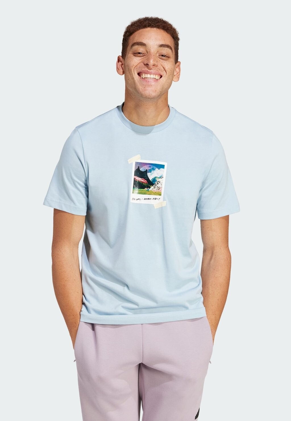 

Футболка с принтом All Day I Dream About Graphic adidas Sportswear, синий