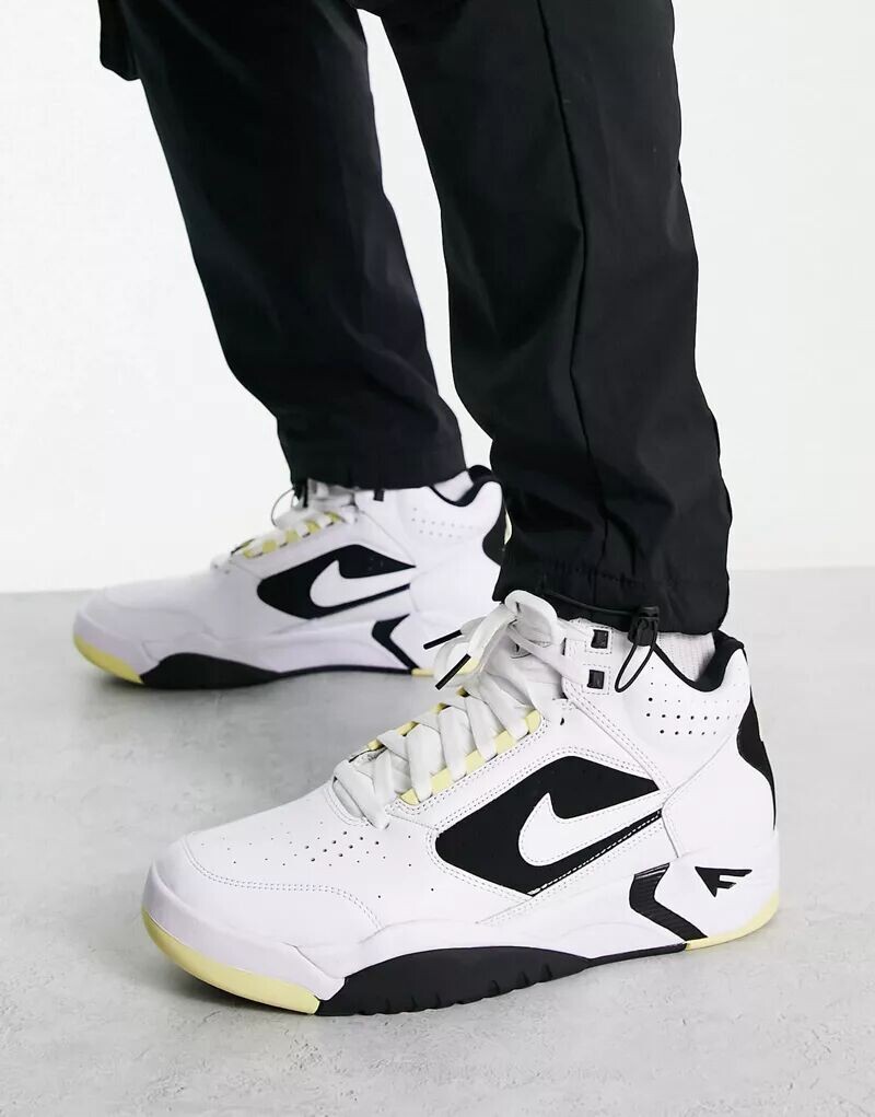 

Белые кроссовки Nike Air Flight Lite