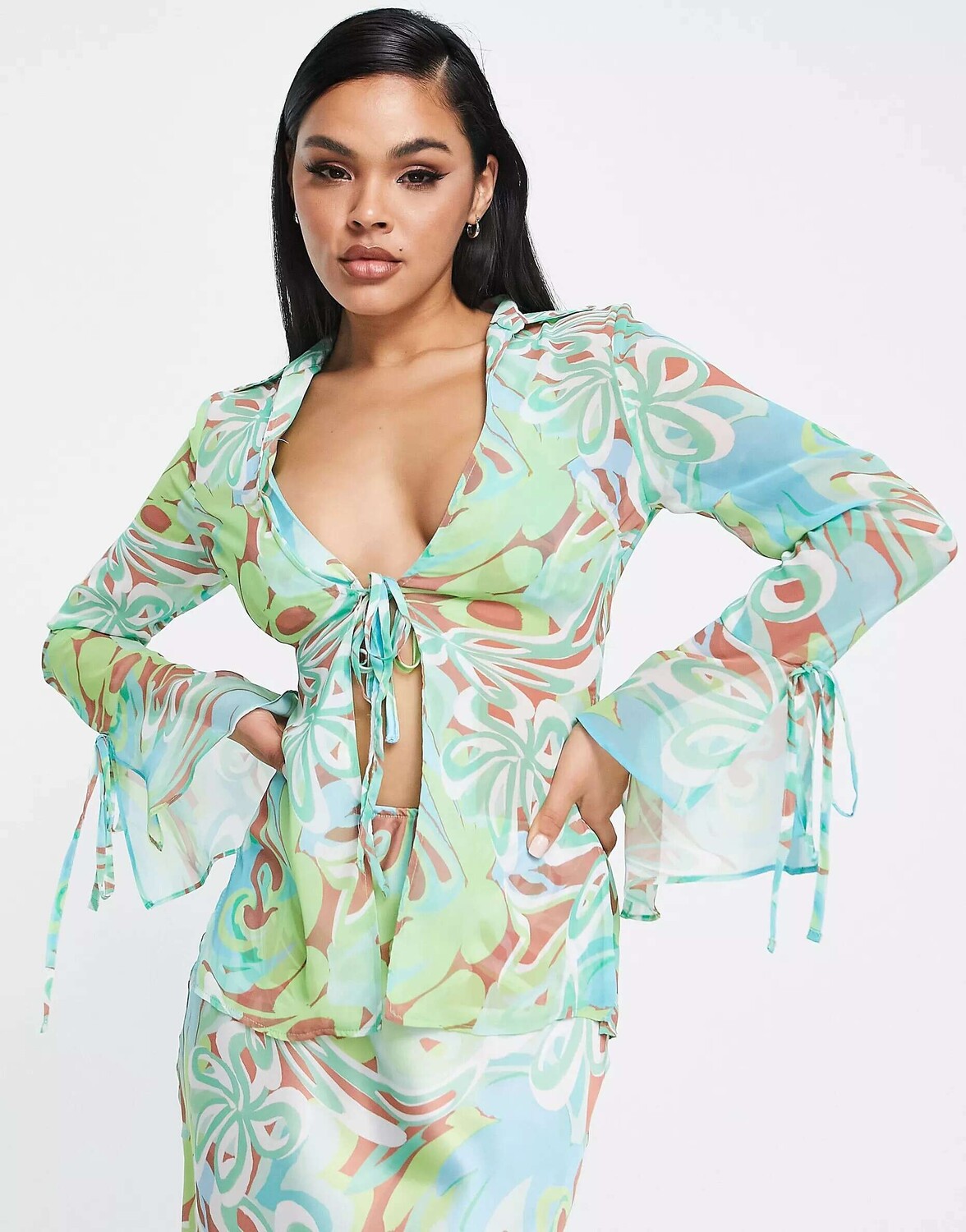 

Зеленая шифоновая рубашка с завитками ASOS