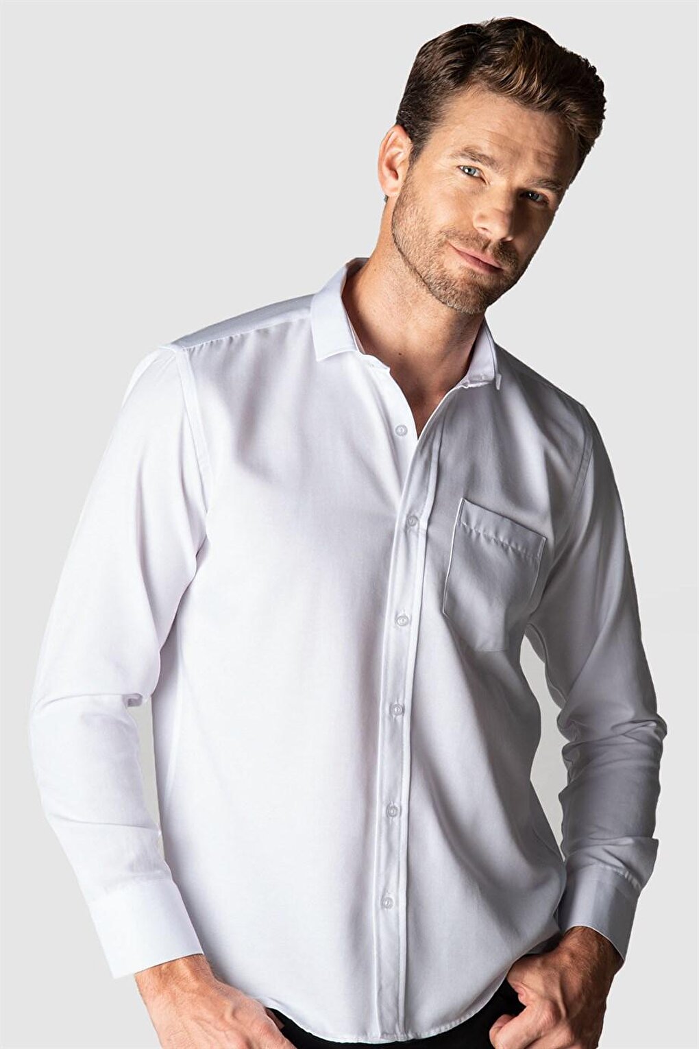 цена Мужская рубашка классического кроя с рисунком TUDORS, белый