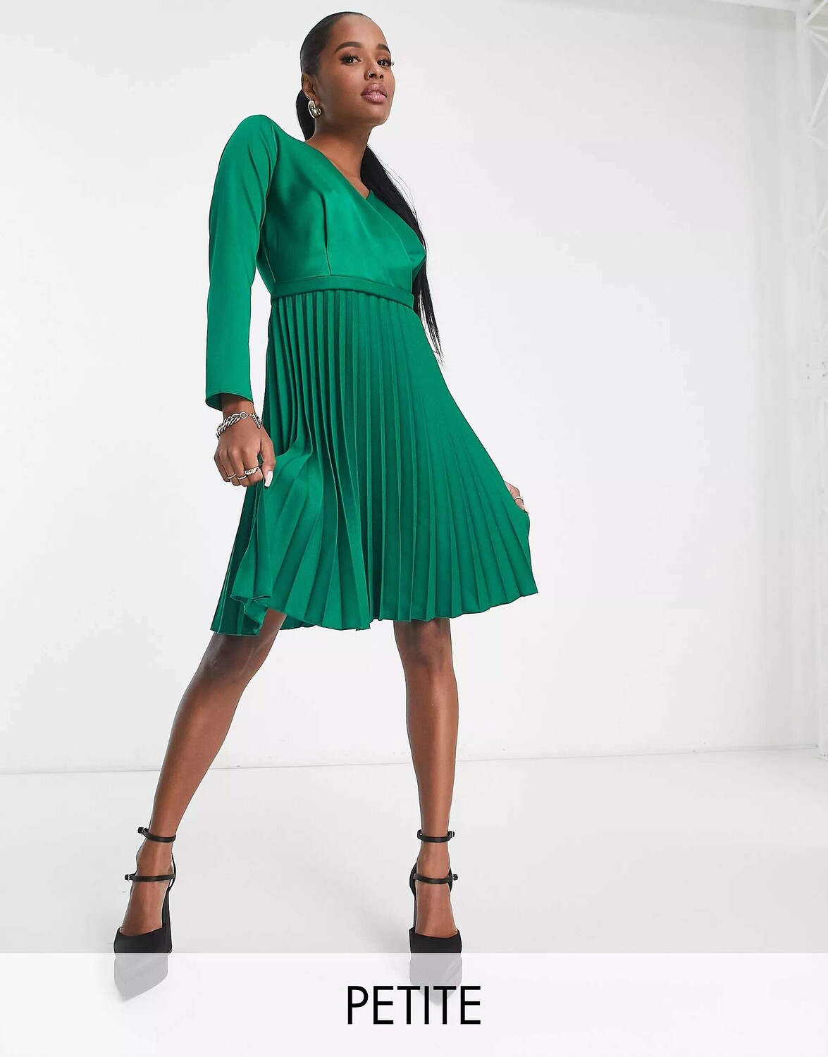 

Closet Изумрудное мини-платье с плиссированной юбкой и запахом спереди London Petite Closet London