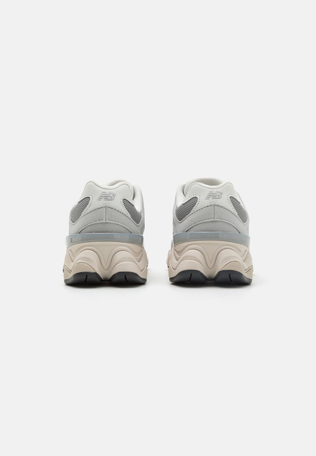 

Кроссовки на шнуровке 9060 UNISEX New Balance, серый