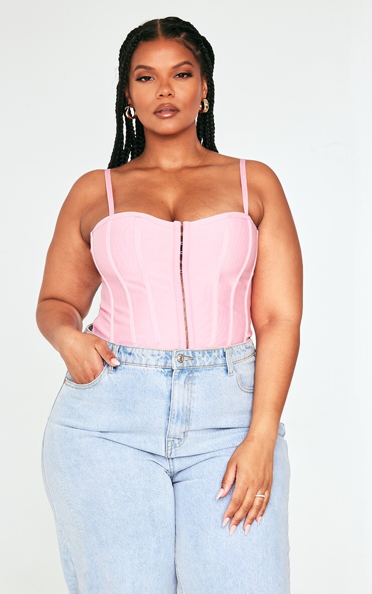 

PrettyLittleThing Плюс пыльно-розовый бандажный корсет с крючками и проушинами