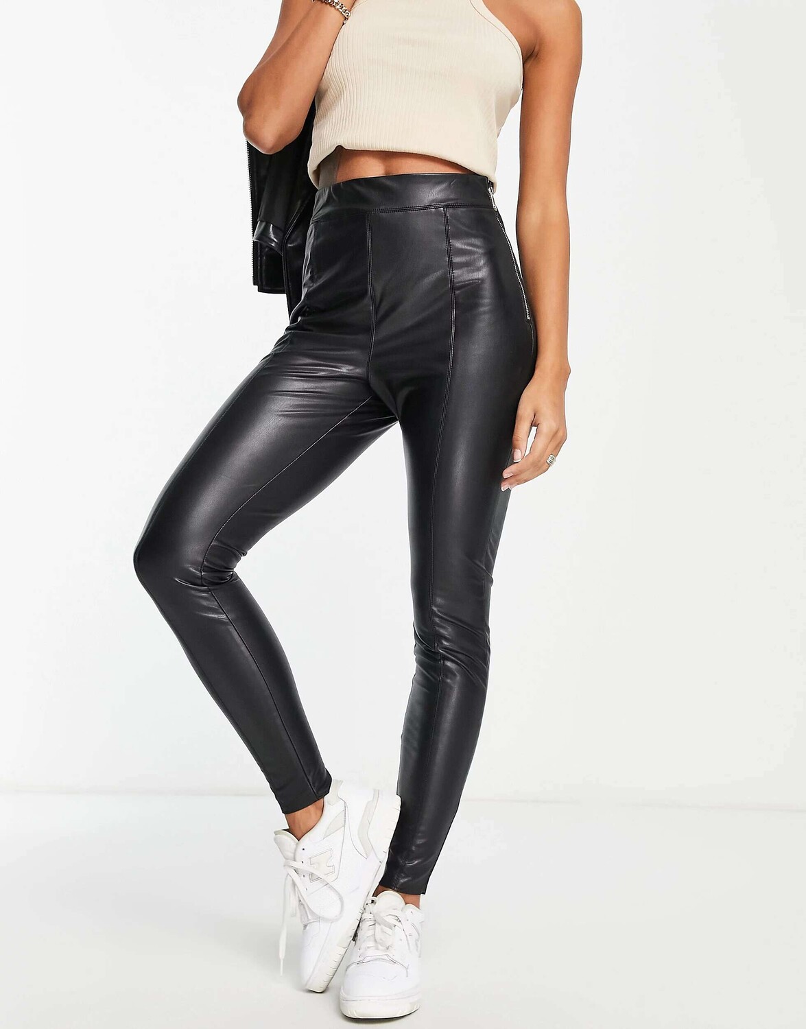 

Черные узкие брючные леггинсы из искусственной кожи с молниями River Island, Черный