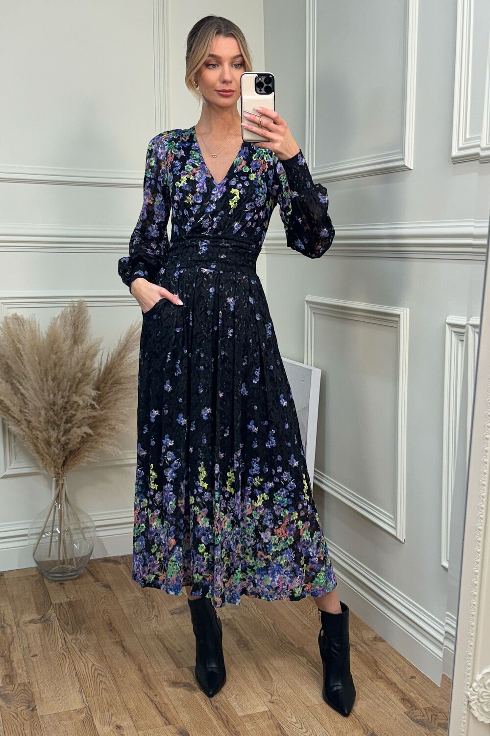 

Кружевное платье макси Lilah с симметричным принтом Jolie Moi, фиолетовый