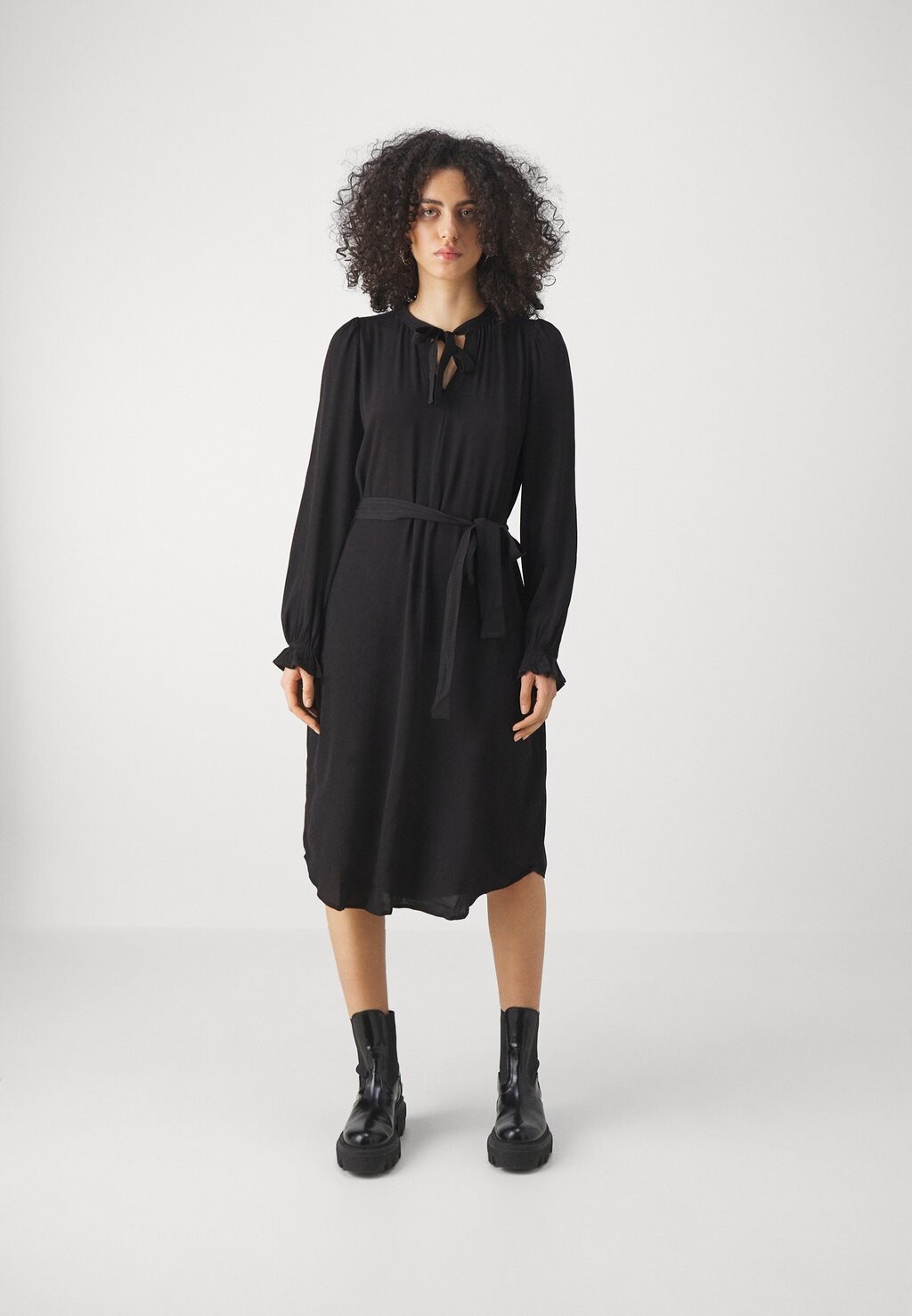 

Коктейльное платье / Вечернее платье LILLIBBFIORA DRESS Bruuns Bazaar, черный