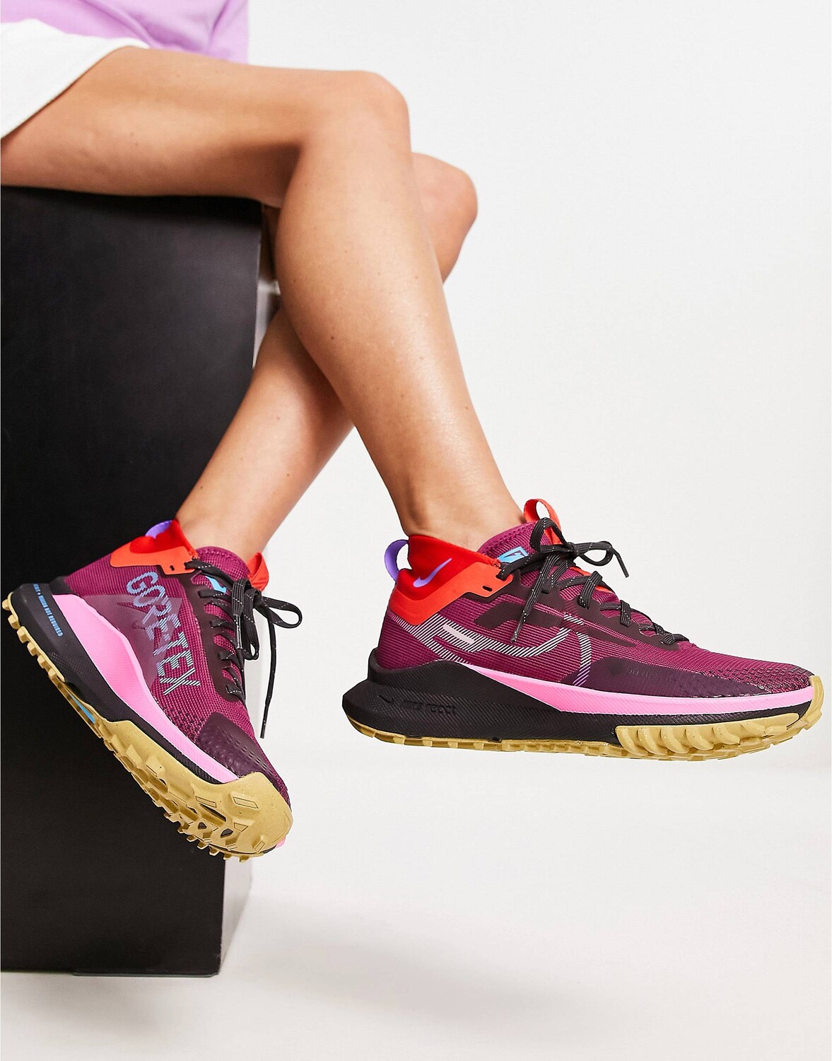 

Фиолетовые кроссовки Nike Running Trail React Pegasus 4