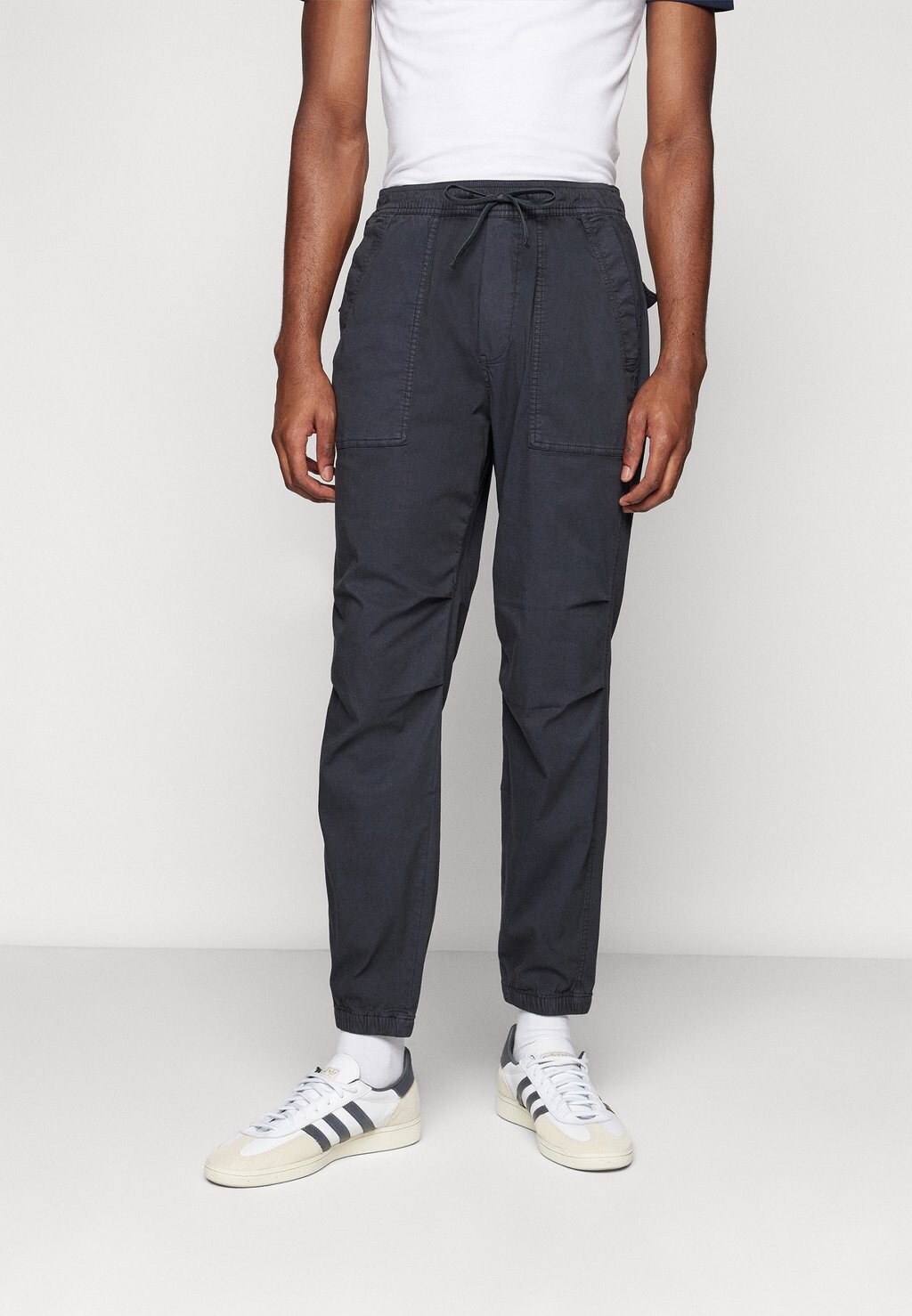

Брюки UTILITY JOGGER Abercrombie & Fitch, темно-серый