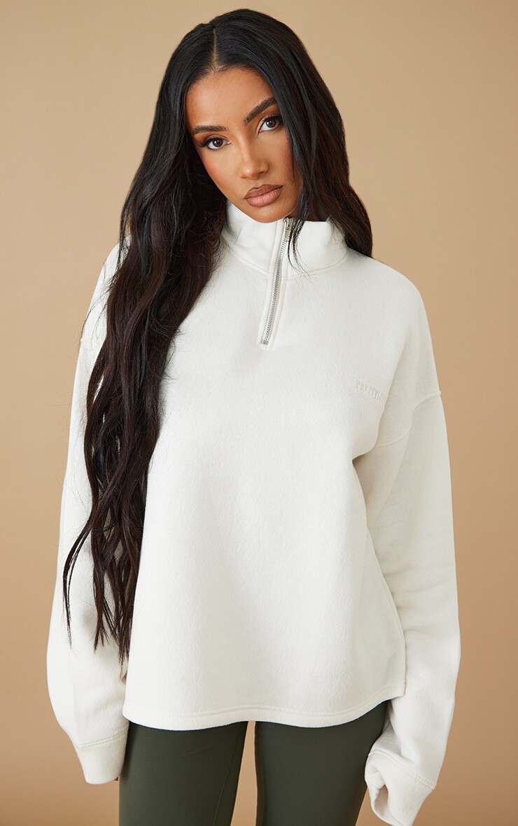 

PrettyLittleThing Кремовый объемный свитшот с высоким воротником и молнией до половины