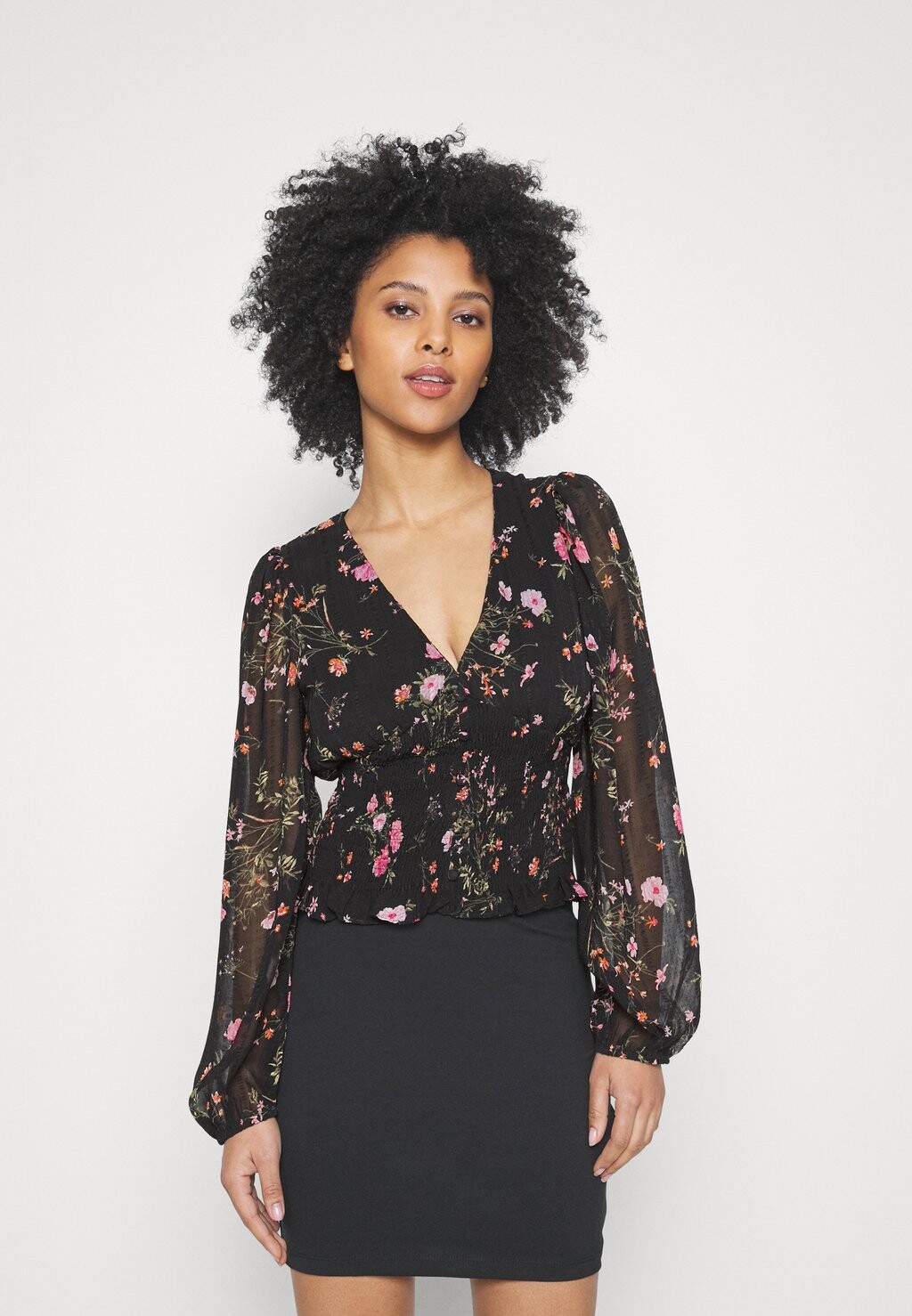 

Топ с длинными рукавами Vero Moda, черный/розовый