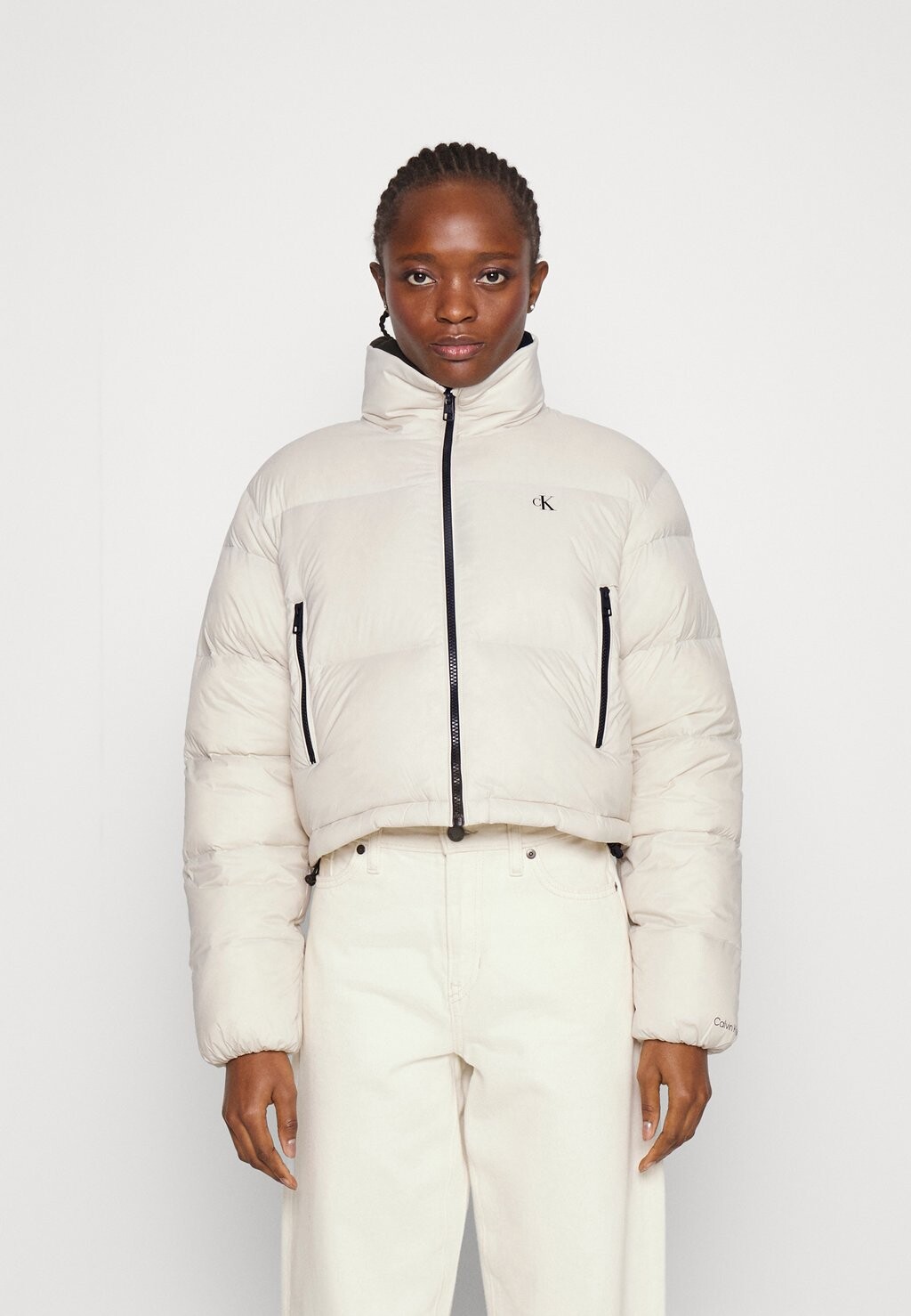 

Пуховик MW CROPPED PUFFER Calvin Klein Jeans, яичная скорлупа