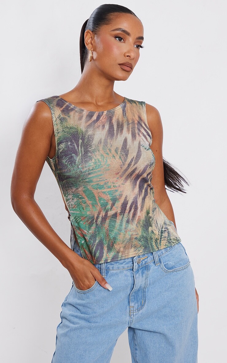 

PrettyLittleThing Зеленый обтягивающий удлиненный топ без рукавов с разрезом на подоле и животным принтом