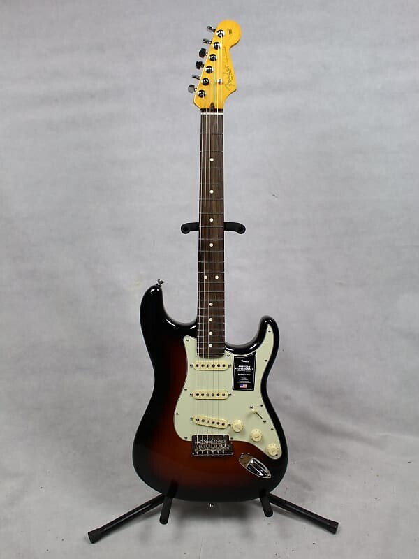 

Электрогитара Fender American Professional II Stratocaster Rosewood Fingerboard 2-Color Sunburst w/Case